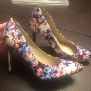 Brand new floral apt 9 heels.